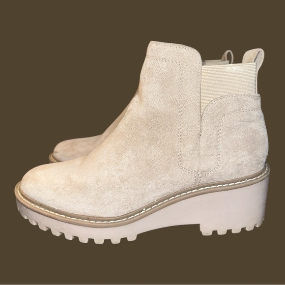 DV by Dolce Vita Shoes - DV Dolce Vita Women's Rielle Ankle Rango Boot size 8.5